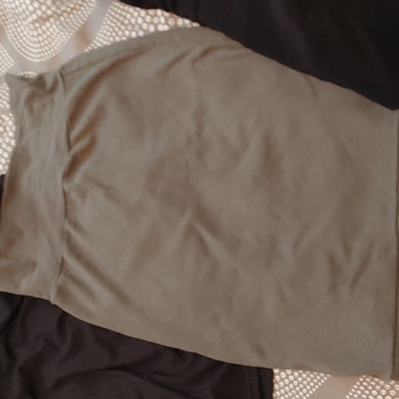 Bundle of mini and mid length skirts - Picture 5 of 6